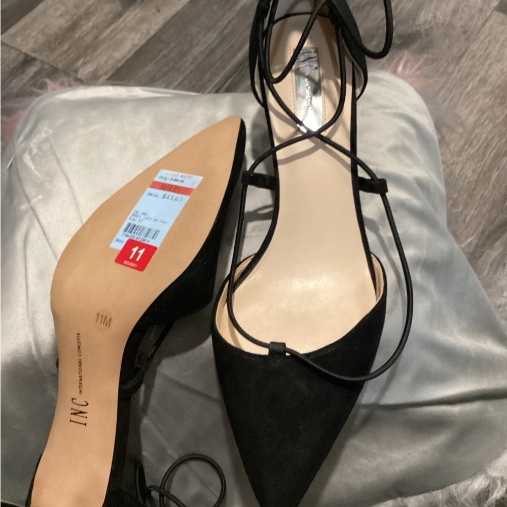 Low suede pump Torrid